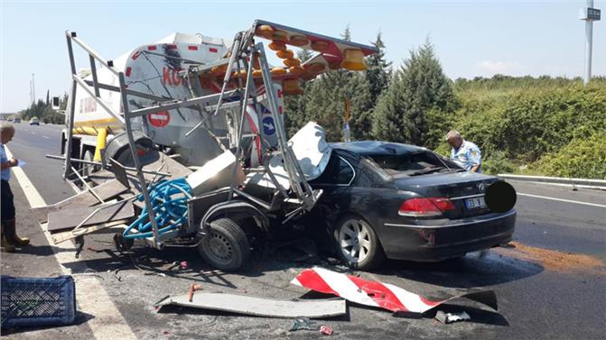 Tarsus Mersin Otoyolunda FECİ KAZA! Kazada, Lüks Otomobil Sulama Tankerine Arkadan Çarptı