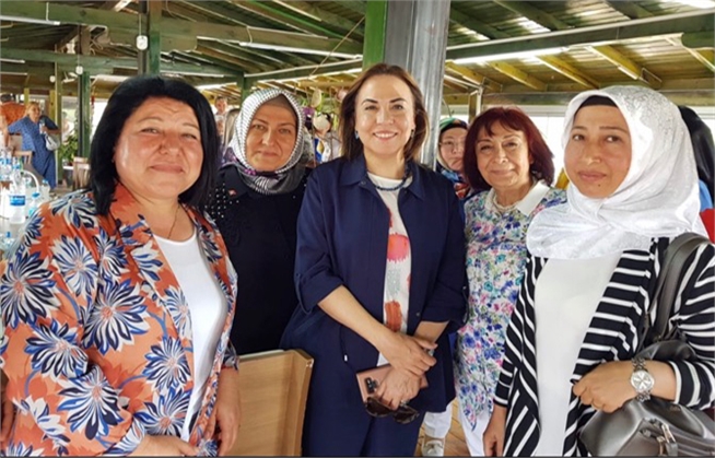 Yanan Ormanlar İçin AK Partili Kadınlar Kolları Sıvadı