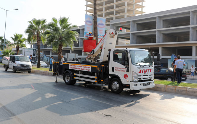 Başkan Seçer’den Hukuksuzluğa Geçit Yok! Aydınlatma Direklerindeki Tabelalar Tek Tek Toplanıyor