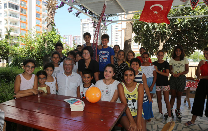 Mezitli Belediye Başkanı Neşet Tarhan’dan Doğum Günü Sürprizi