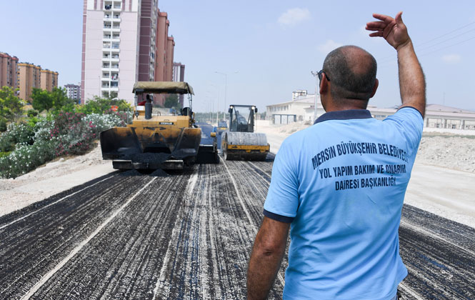 Mersin Toroslar'da, Uzun Zamandır Asfalt Bekleyen Caddenin Asfalt Çalışmaları Yapıldı