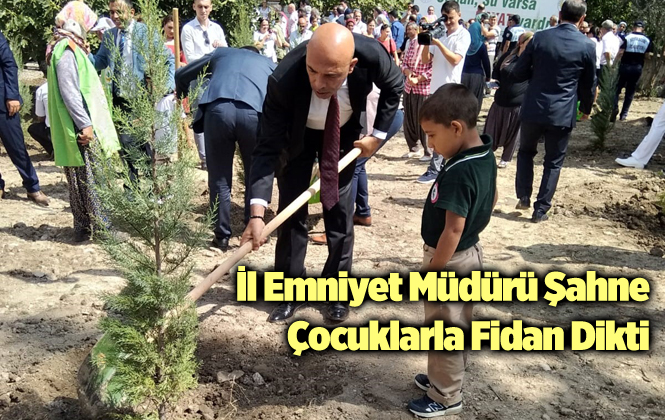 Mersin İl Emniyet Müdürü Mehmet Şahne, İlköğretim Haftası Kutlamaları Kapsamında Çocuklarla Fidan Dikti