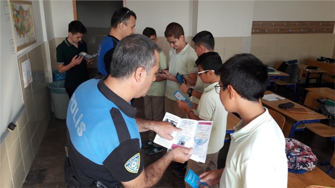 Mersin'de Toplum Polislerinden Öğrencilere Uyarı