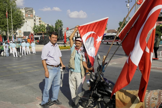 Mersin Tarsus'ta Yaşayan Cabir Günaşan İsimli Vatandaş, Hergün Atatürk'e Dua Etmeye Geliyor