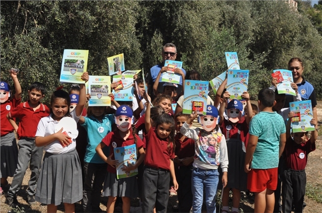 Mersin’de, Toplum Polisinden Çocuklara Hediyeler