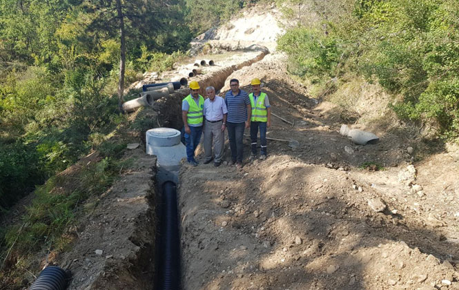 Çamlıyayla’da Sorun Yaşanan Bölgeye MESKİ Kanalizasyon Borusu Döşedi