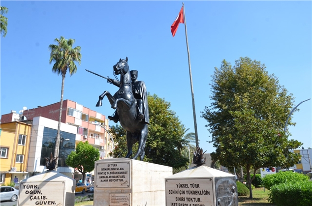 Büyükşehir, Atatürk Heykellerini Bakıma Aldı