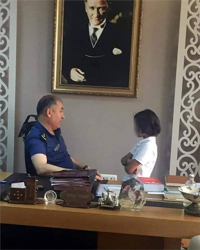 Bursa'da ilçe Emniyet Müdüründen Alkışlanacak Davranış