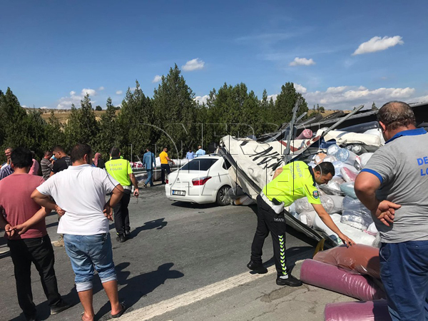 Mersin Tarsus'ta Otoyolda Feci kaza 4 Yaralı