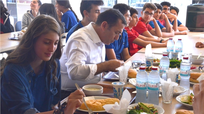 Başkan Özyiğit Öğrencilerle Yemekte Buluştu