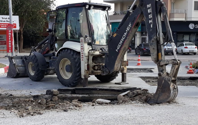 Mersin Büyükşehir Belediyesi Ekipleri, Tarsus’ta Yol, Bakım ve Islah Çalışmalarına Devam Ediyor