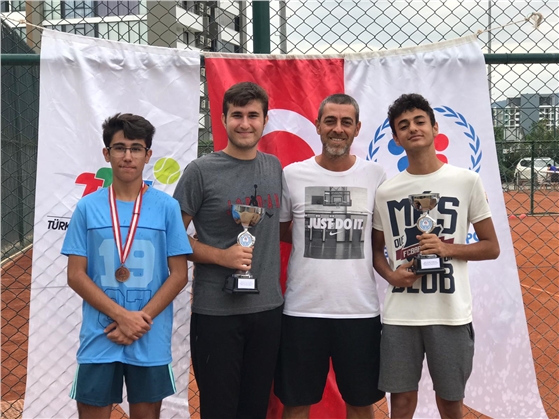 Akdenizli Tenisçilerden Büyük Başarı