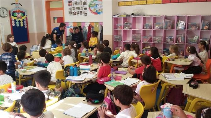 Mersin'de Polis Ekiplerinden İlkokul Ziyareti