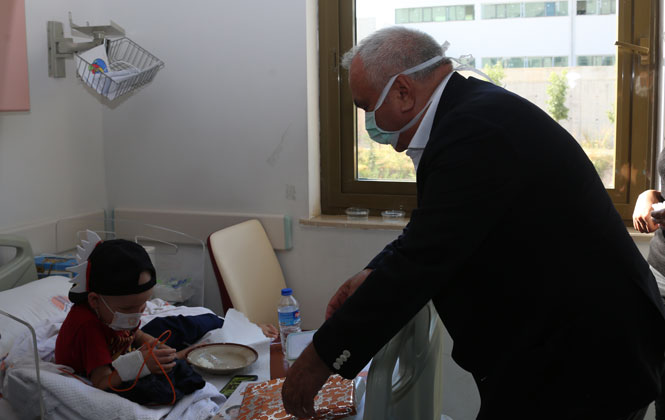 Erdemli Belediye Başkanı Tollu'dan Lösemi Haftasında Çocuklara Moral