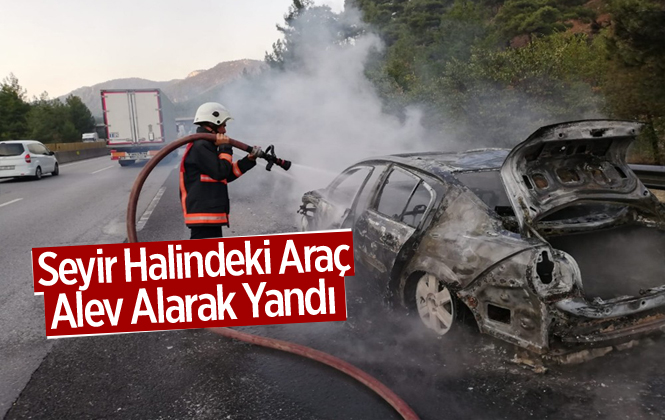 Mersin Tarsus'ta Seyir Halindeki Otomobil Alev Alarak Yandı