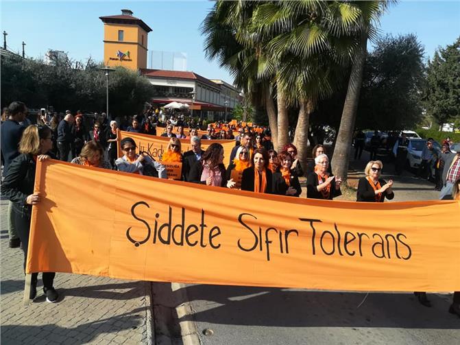 Mersin’de 25 Kasım Kadına Yönelik Şiddete Karşı Hayır Yürüyüşü Yapıldı