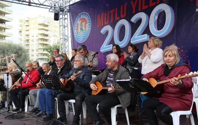 Mezitli’de Yeni Yıl Şölenicoşkulu Başladı