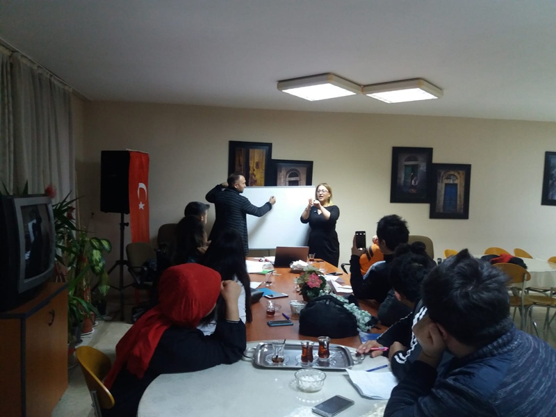 Mersin Tarsus’ta, Gönüllü Kadro İle İşitme Engelli Gençlere Eğitim Desteği Başladı