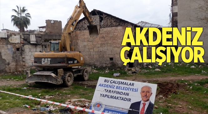 Akdeniz Fen İşleri Ekipleri, İlçenin Dört Bir Yanında Hizmet Veriyor