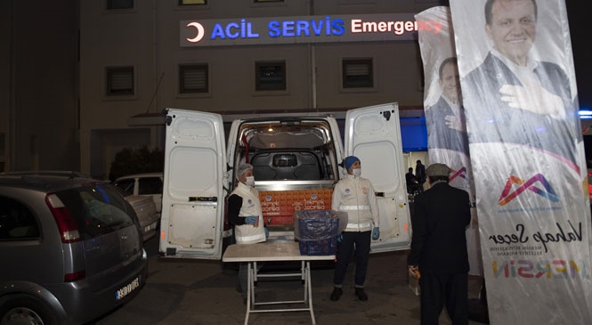 Mersin Büyükşehir, "1 Ekmek 1 Çorba" İle Artık Akşamları Acil Servis Önlerinde De Hizmet Veriyor