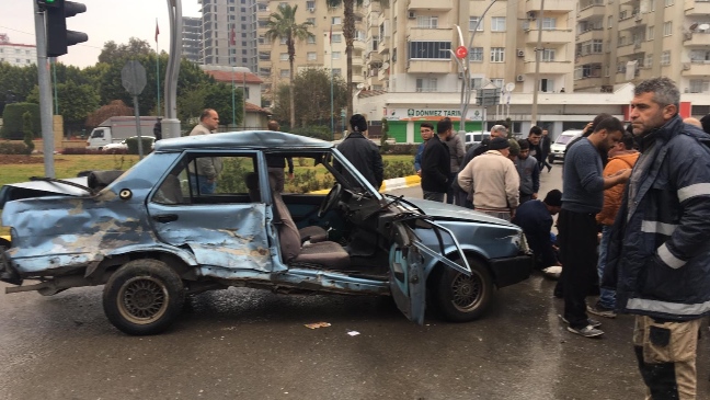 Mersin Tarsus'ta Meydana Gelen Feci Trafik Kazasında 2 Kişi Yaralandı