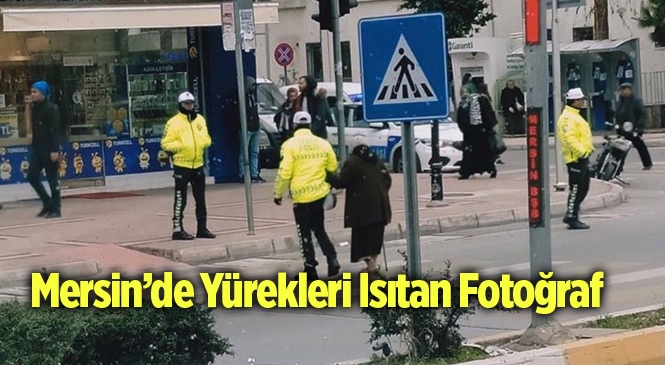 Mersin'de Trafik Polisinden Alkış Alan Davranış