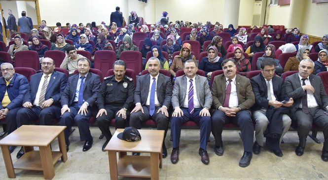 Tarsus Müftülüğünden "Medya ve Şiddet" Konulu Konferans