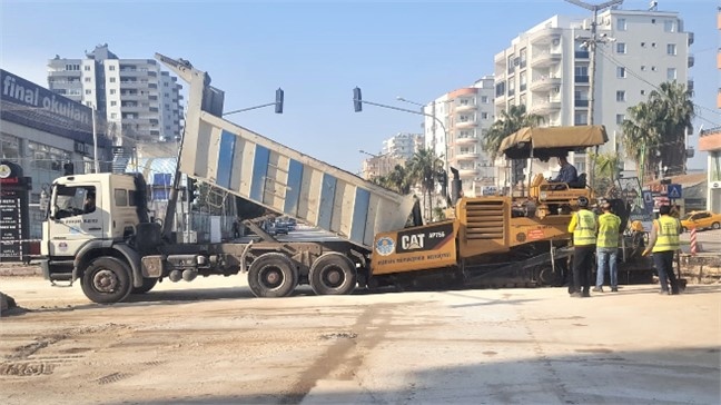 Akdeniz Mahallesi’nde Sıcak Asfalt Çalışması Yapıldı