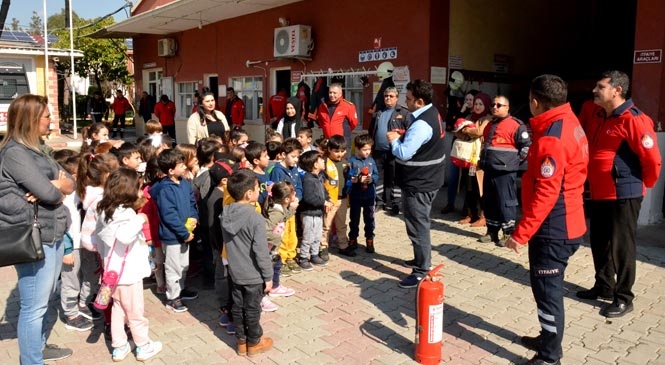 İtfaiyecilerle Bir Araya Gelen Mersinli Minikler, Büyük Heyecan Yaşadı