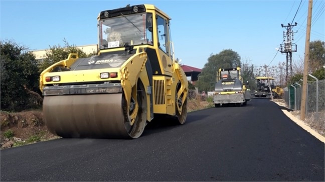 Akdeniz’de; Asfalt, Kaldırım ve Yol Açma Çalışmaları