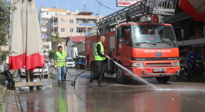 Tüm Cadde ve Sokakların Hummalı Temizlendiği Erdemli'de, Belediye "Koronavirüs" Tedbirlerini En Üst Seviyeye Çıkardı