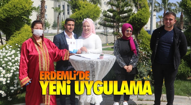 Erdemli’de Nikahlar Koronavirüs Hassasiyeti ile Kıyılıyor, Nikahlar Havuz Başında Kıyılıyor