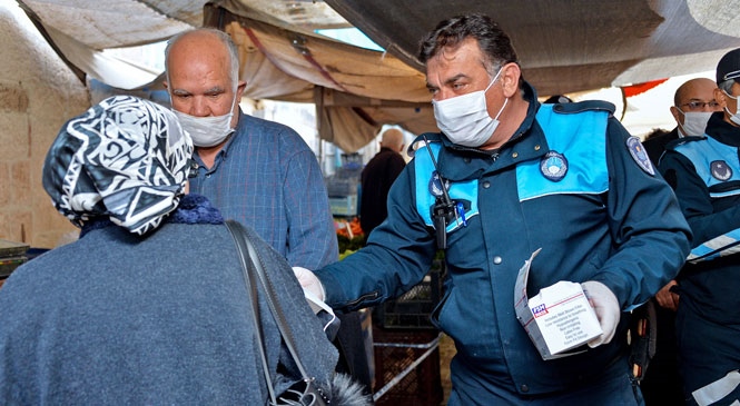 Mersin Büyükşehir Belediyesi, Ücretsiz Maske Dağıtıyor