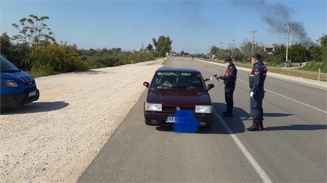 Mersin'de Kovid-19 Tedbirlerine Uymayan 130 Kişi Hakkında Jandarma Tarafından İşlem Yapıldı