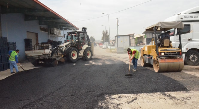 Büyükşehir’den Tarsus Sebze Hal Kompleksinde Asfalt Yama Çalışması