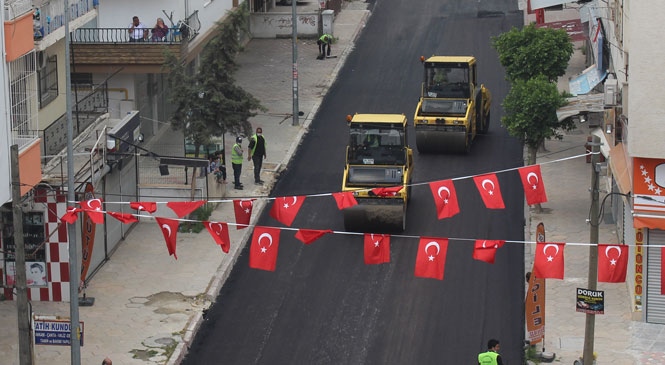 Dört Gün Boyunca Kentin İşlek Caddeleri Asfaltlandı! Mersin Büyükşehir, Dört Günlük Sokağa Çıkma Yasağında Asfalt Çalışmalarına Ağırlık Verdi