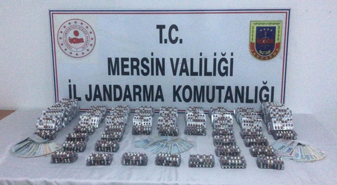 Tarsus'ta Jandarma, Ticari Taksi İle Adana’dan Mersin’e Uyuşturucu Madde Getiren Şahısları Yakaladı