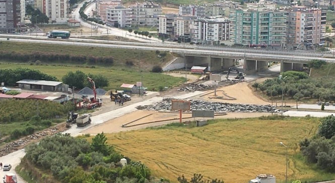 Büyükşehir, Trafik Akışında Sıkıntı Yaşanan Kavşaktaki Sorunu Ortadan Kaldırıyor