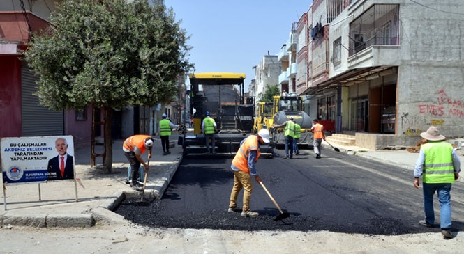 Mersin Akdeniz’de Asfalt Kaplama, Yama ve Yol Açma Çalışmaları