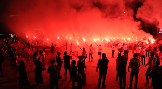 Yenişehir’de Muhteşem Bayram Coşkusu! Bayram Coşkusu Tüm Kenti Sardı