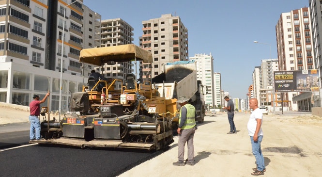 Büyükşehir’den Ümit Yaşar Oğuzcan Bulvarı’nda Asfaltlama Çalışması