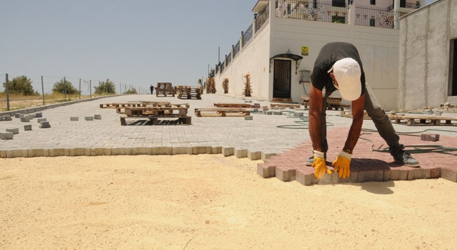 Mersin Yenişehir'de Pandemi Sürecinde Kent Nakış Nakış İşleniyor