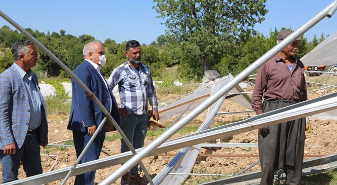 Mersin Erdemli'de Etkili Olan Fırtınanın Mağdur Ettiği Üreticiler Yalnız Kalmadı! Başkan Tollu Fırtınadan Etkilenen Üreticilerin Yanında