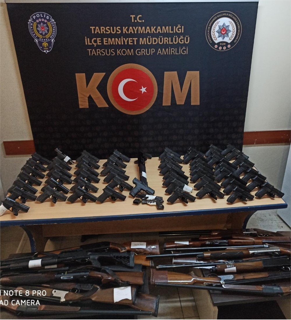 Mersin Tarsus’ta Silah Ticareti Suçu Nedeniyle 17 Şahıs İçin 23 Adrese Baskın
