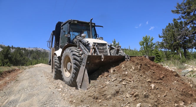 Erdemli Belediyesi’nden Akpınar’a Yol Atağı