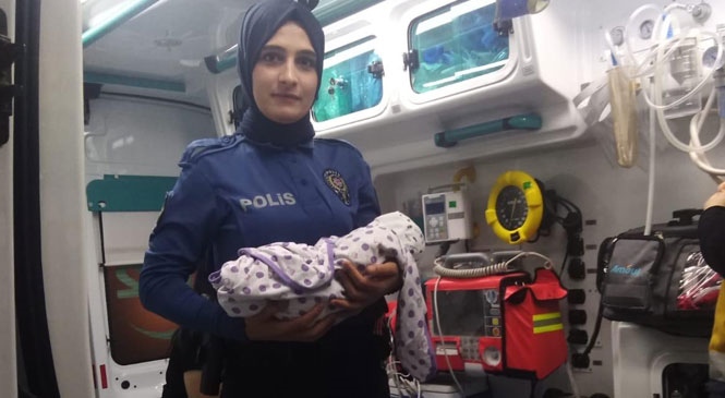 Mersin Tarsus Altaylılar Mahallesindeki Caminin Ayakkabılığına 10 Günlük Bebek Bırakıldı