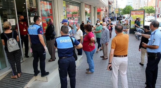 Akdeniz Zabıta Ekipleri; İşyerlerini Denetledi, Maske Dağıttı