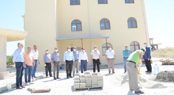 Başkan Ünüvar, Nişancı Camisinde Devam Eden Parke Çalışmalarını Yerinde İnceledi