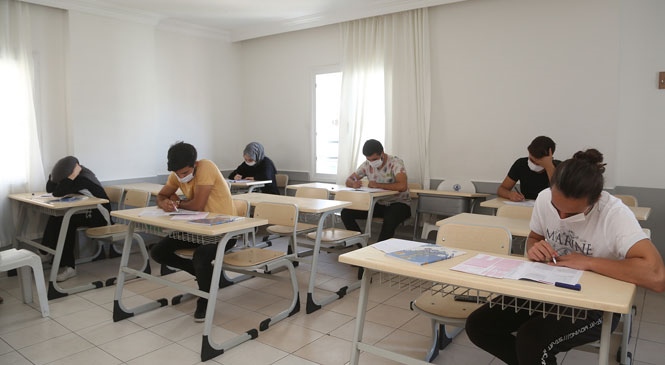 Erdemli Belediyesi Kurs Merkezlerinden Kontrollü Sınav