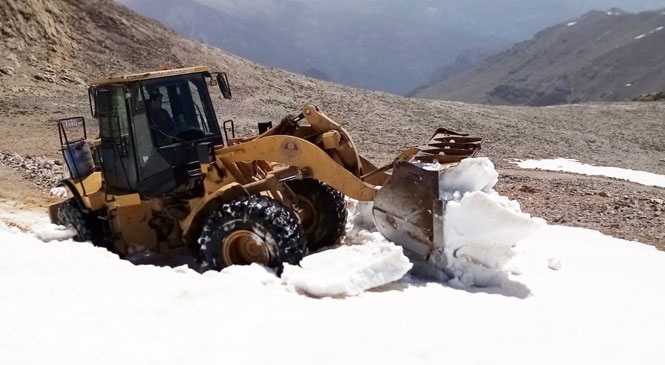 Çamlıyayla’nın Yükseklerinde 30 Km’lik Yol Kardan Temizlendi